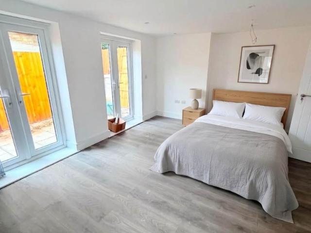 Leythe Road, Acton 1 bed semi detached house to rent £1,460 pcm £337 pw