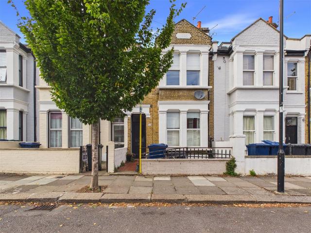 Leythe Road, London W3, 2 bed flat to rent, £2,250 pcm | PrimeLocation