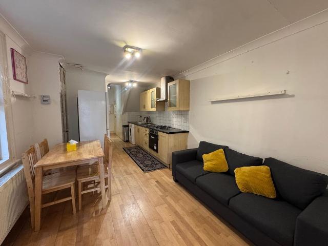 Leythe Road, London W3, 2 bed terraced house to rent, £2,350 pcm | PrimeLocation