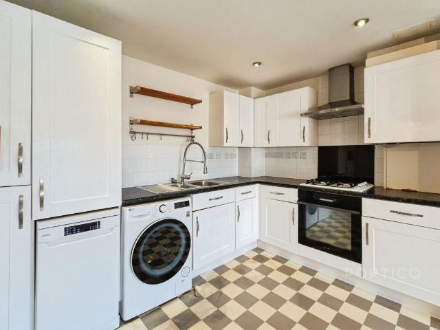 Leyton Green Road, London E10, 2 bed flat to rent, £1,800 pcm | PrimeLocation