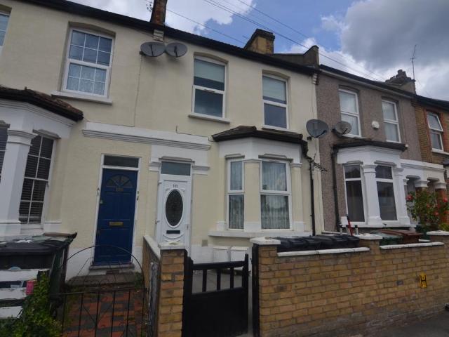 Leyton, London, E10 2 bed flat to rent £2,300 pcm £531 pw