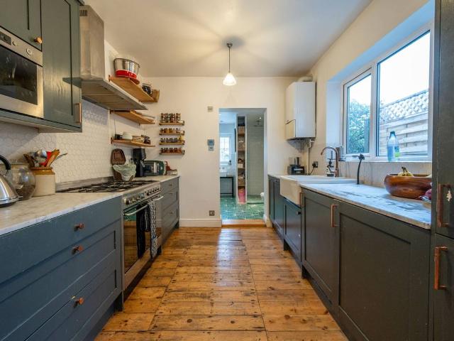 Sunnyside Road, Leyton, Leyton, London E10, 3 bed terraced house to rent, £4,650 pcm | PrimeLocation