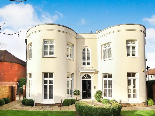 Leyton Road, Harpenden AL5, 3 bed flat to rent, £3,750 pcm | PrimeLocation