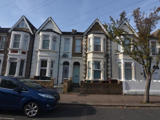 Leytonstone, London, E11 1 bed terraced house to rent £1,650 pcm £381 pw