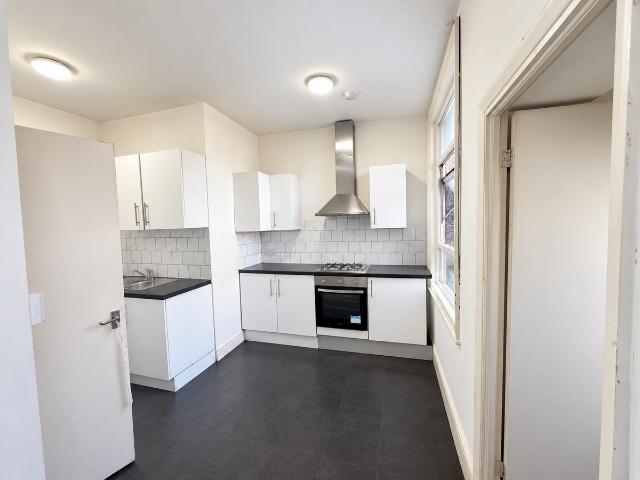 Leytonstone, London, London E11, 3 bed flat to rent, £2,600 pcm | PrimeLocation