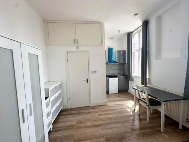 Leytonstone Road, London E15, Studio to rent, £1,100 pcm | PrimeLocation