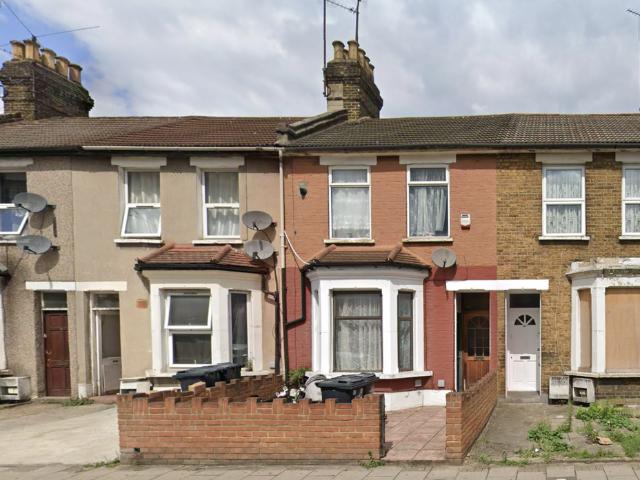 Ley Street, Essex IG1, 2 bed flat to rent, £1,650 pcm | PrimeLocation