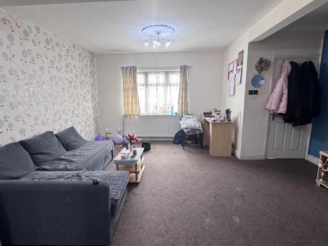 Ley Street, Ilford IG1 3 bed terraced house to rent £2,400 pcm £554 pw