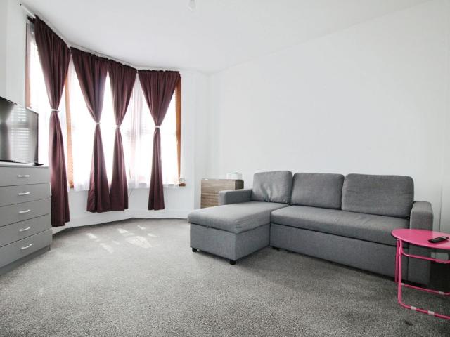 Ley Street, Ilford IG1, 1 bed flat to rent, £1,500 pcm | PrimeLocation