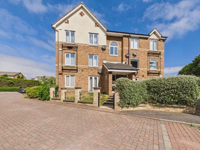 Ley Top Lane, Allerton, Bradford BD15, 2 bed flat to rent, £850 pcm | PrimeLocation