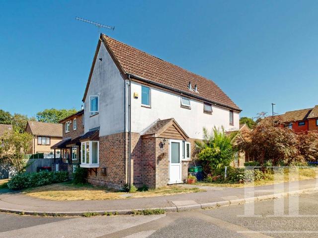 Leybourne Close, Crawley RH11, 1 bed end terrace house to rent, £1,150 pcm | PrimeLocation