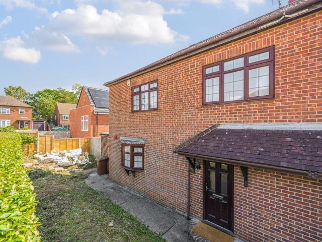 Leybourne Road, Strood, ME2 3 bed semi detached house to rent £1,700 pcm £392 pw