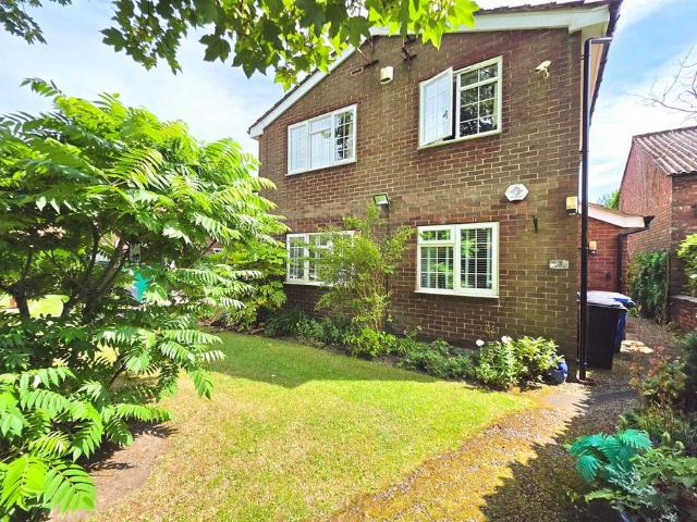 Leyfield Avenue, Romiley, Stockport 2 bed apartment to rent £900 pcm £208 pw