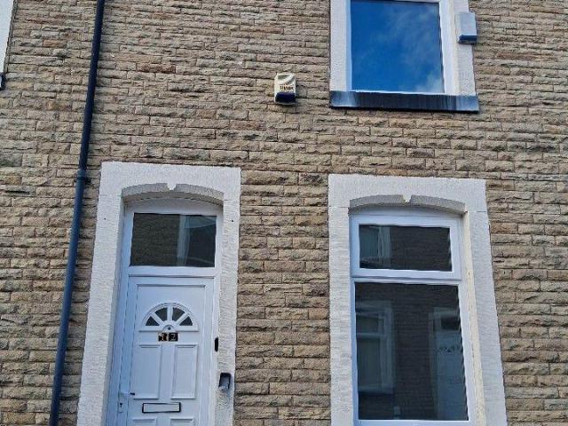 Leyland Road, Burnley BB11 2 bed terraced house to rent £595 pcm £137 pw