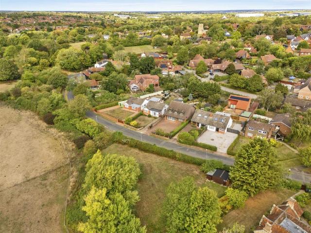 Leys Road, Milton Keynes MK5 4 bed detached house to rent £3,350 pcm £773 pw