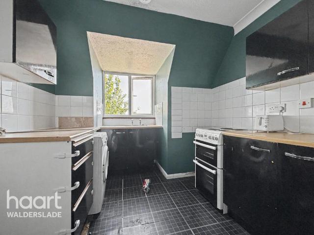 Leysdown Road, SHEERNESS 3 bed flat to rent £995 pcm £230 pw