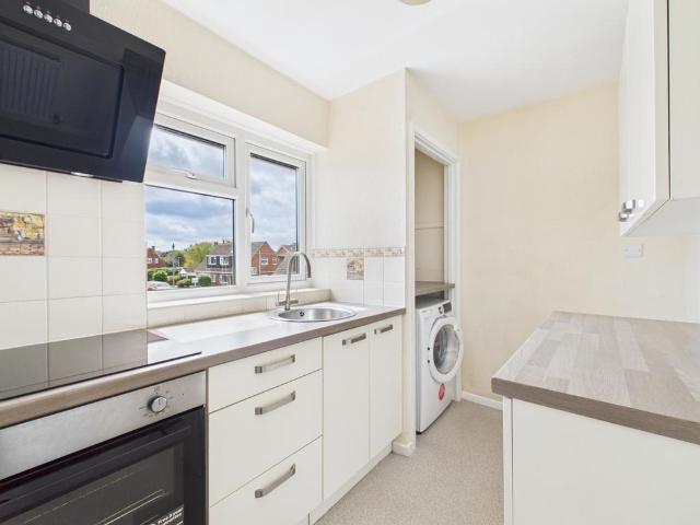 Leyson Road, The Reddings. 2 bed flat to rent £1,150 pcm £265 pw