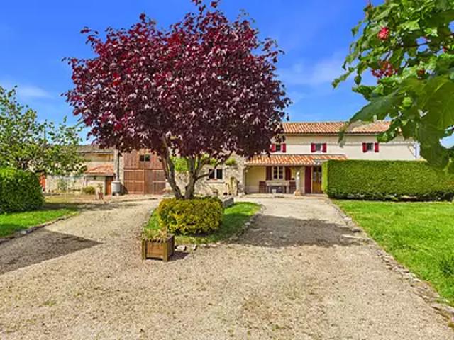 Lezay 79120 Achat / Vente maison 8 pièces t8 terrasse