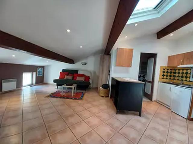 Lézignan Corbières 11200 Location appartement 1 pièce t1 au dernier étage