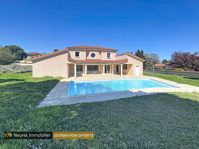 Lezigneux/Montbrison maison d'architecte contemporaine de 160m2 implantée sur 2000m2 de terrain avec piscine