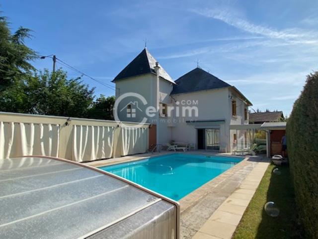 LEZOUX, BELLE MAISON DE CARACTERE DE 230 M2 AVEC JARDIN, PIS