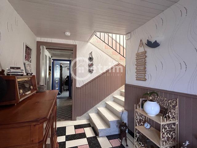 LEZOUX, Maison avec jardin sur une parcelle de 885 m2