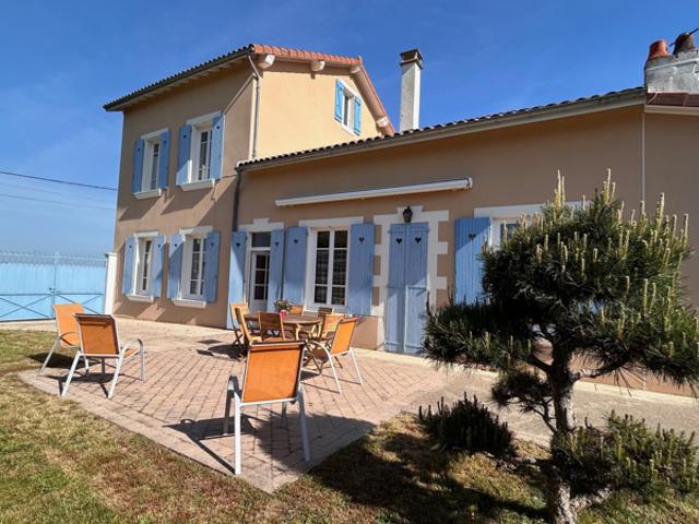 Lezoux, Maison d'habitation avec jardin et piscine sur un te