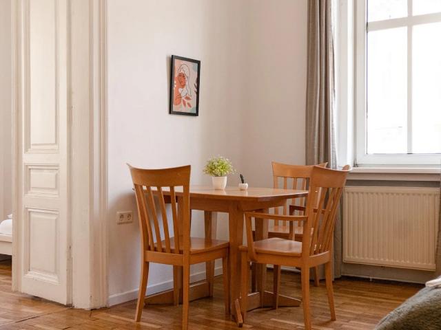 Li1121, Pretty & cozy home in vibrant neighbourhood, Vienna Amsterdam Apartments for Rent