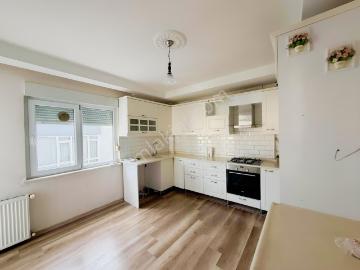 Limanda Ana Cadde Üzerinde 6+2 Doğalgazlı Kiralık