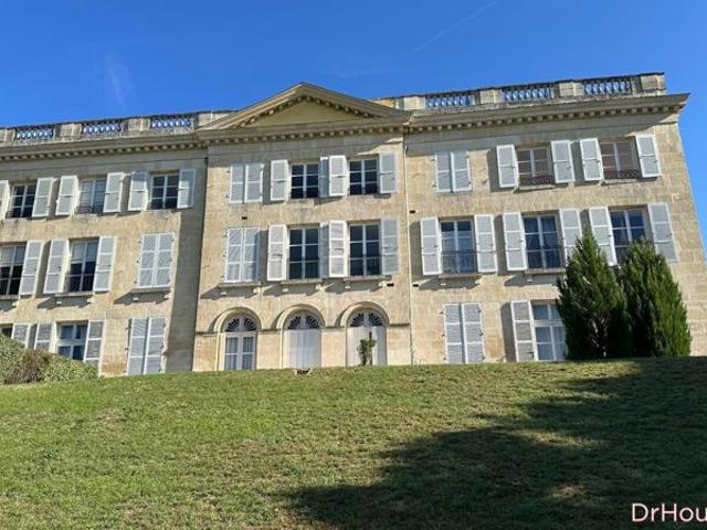 LIMAY DUPLEX 85 M² au cœur dun château du XIV siècle
