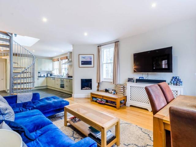 Limburg Road, London, SW11 1QT, United Kingdom | 3 bed apartment for rent #137931034 | Rentberry