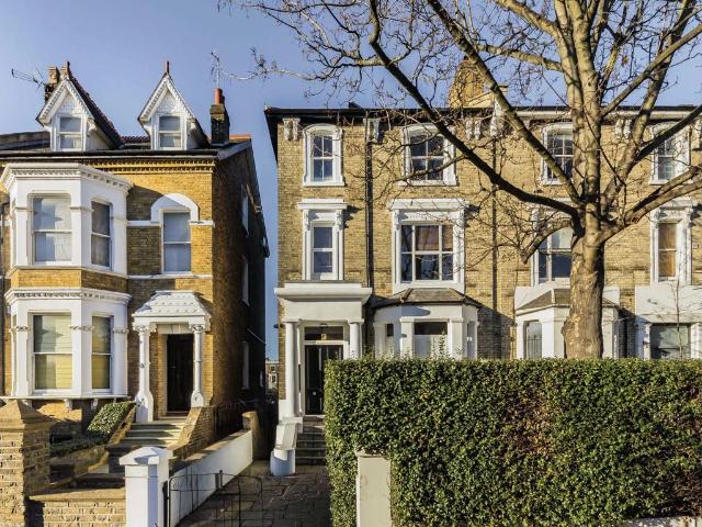 Lime Grove, Shepherds Bush W12, 2 bed flat to rent, £2,600 pcm | PrimeLocation