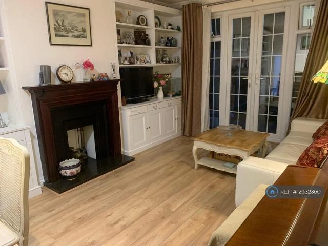 Lime Grove, Twickenham, TW1 4 bed semi detached house to rent £4,150 pcm £958 pw