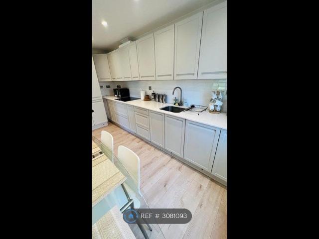 Lime Tree Court, South Croydon CR2, 2 bed flat to rent, £1,500 pcm | PrimeLocation