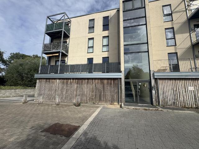 Lime Tree Square, Street 2 bed apartment to rent £975 pcm £225 pw