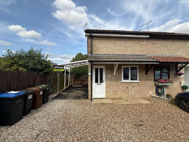 Lime Tree Place, Stowmarket IP14 2 bed semi detached house to rent £1,000 pcm £231 pw