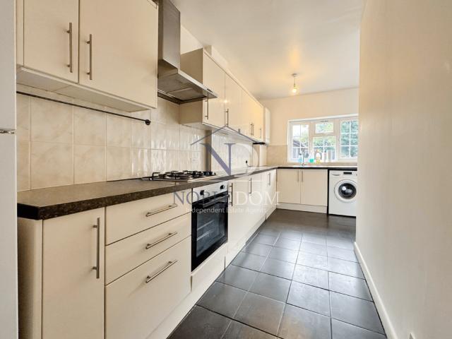 Lime Tree Road, Heston 3 bed semi detached house to rent £2,400 pcm £554 pw
