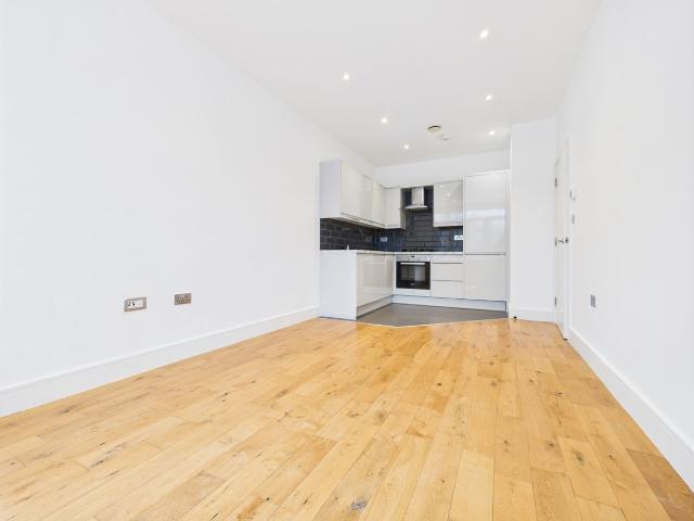 Lime Tree Way, Chineham, Basingstoke RG24, 1 bed flat to rent, £1,050 pcm | PrimeLocation