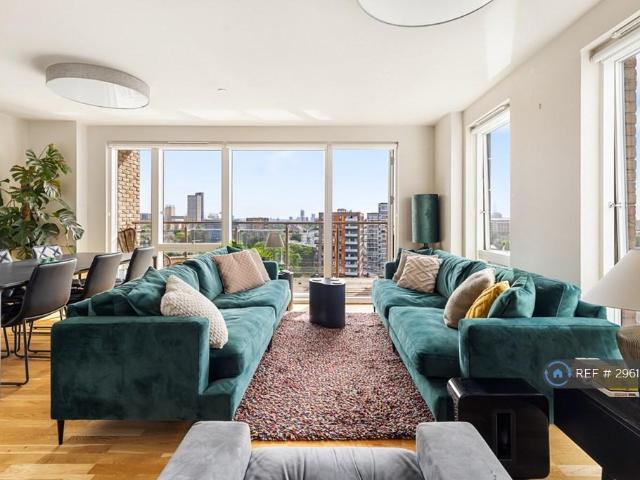 Limehouse Cut Canal, London, E14 3 bed flat to rent £3,800 pcm £877 pw