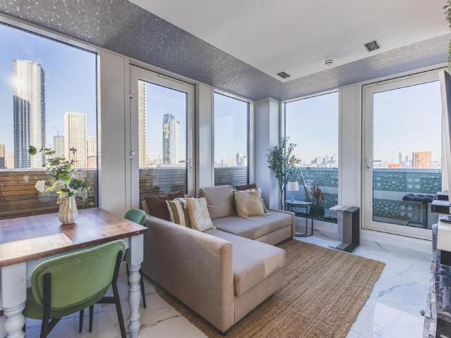 Limeharbour, 3, London E14 2 bed apartment to rent £2,950 pcm £681 pw