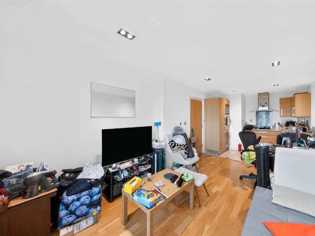 Limeharbour, London E14, 1 bed flat to rent, £1,950 pcm | PrimeLocation