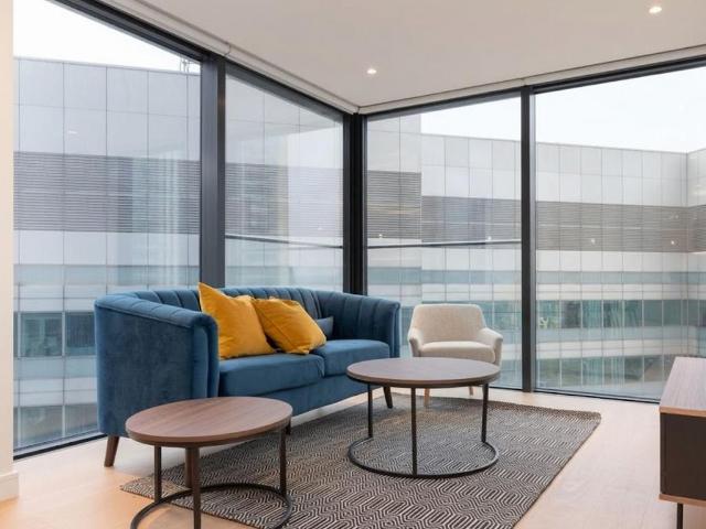 Limeharbour, London, E14 2 bed flat to rent £4,875 pcm £1,125 pw