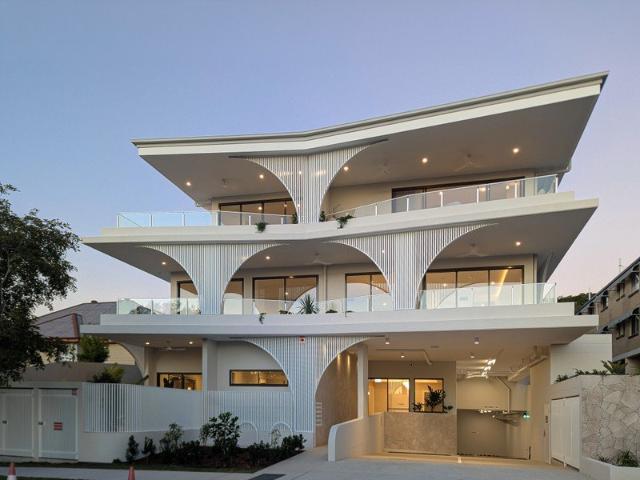 LIMELIGHT BULIMBA. BRAND NEW HOUSE ALTERNATIVE RESIDENCE WITH GARDEN ASPECT
