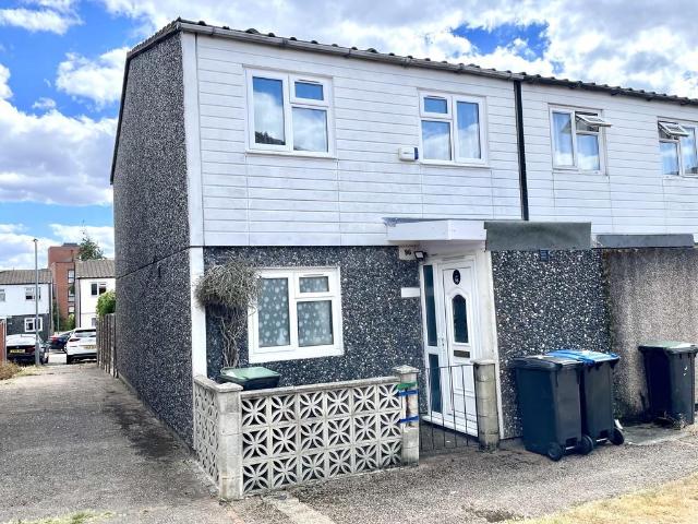 Limes Avenue, Chigwell IG7 3 bed end of terrace house to rent £2,400 pcm £554 pw