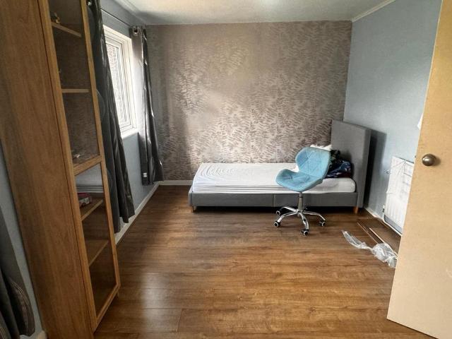 Limes Avenue, Chigwell IG7 3 bed house to rent £2,400 pcm £554 pw