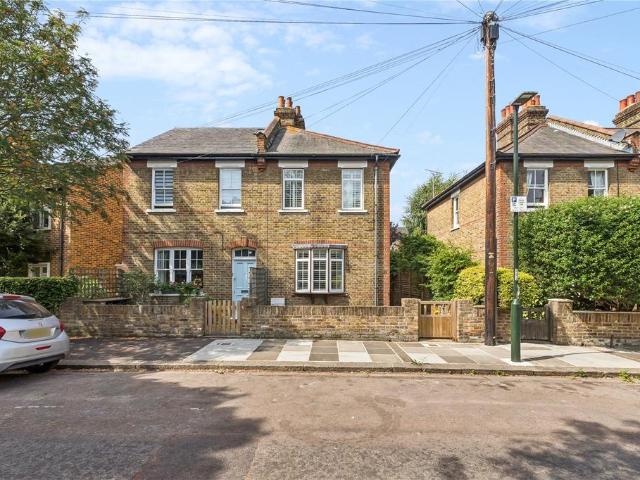 Limes Avenue, Barnes, SW13 2 bed terraced house to rent £3,500 pcm £808 pw