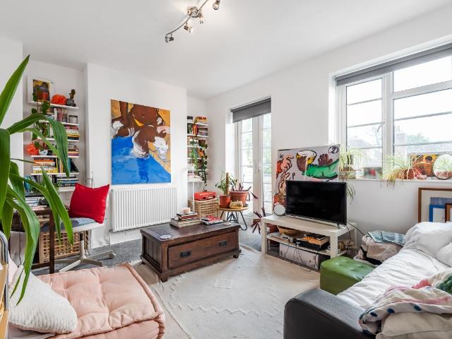 Limes Gardens, Southfields, London SW18, 2 bed property to rent, £2,100 pcm | PrimeLocation