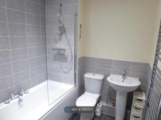 Limestone Grove, Houghton Regis, Dunstable LU5, 2 bed flat to rent, £1,400 pcm | PrimeLocation