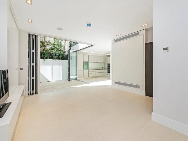 Limerston Street, Chelsea, London, SW10 3 bed apartment to rent £6,716 pcm £1,550 pw