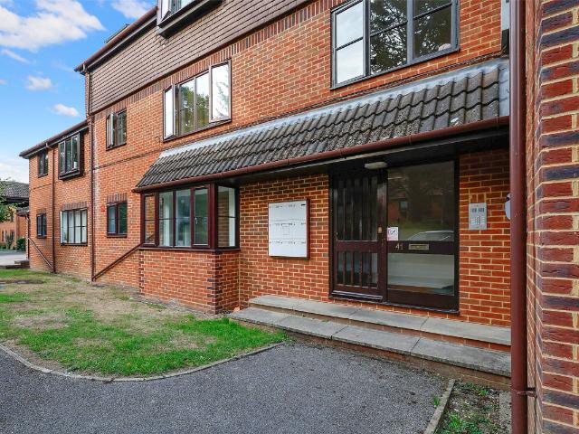 Limeway Terrace, Dorking, Surrey RH4, 2 bed flat to rent, £1,400 pcm | PrimeLocation